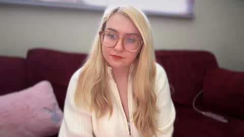 Snapshot of vanillapuddingpie chatting on 02-18-25, 04:05 vanillapuddingpie online show from 02-18-25, 04:05