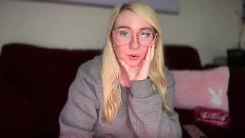 Snapshot of vanillapuddingpie chatting on 02-20-25, 02:51 vanillapuddingpie online show from 02-20-25, 02:51