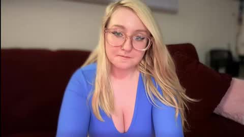 Snapshot of vanillapuddingpie chatting on 02-28-25, 03:59 vanillapuddingpie online show from 02-28-25, 03:59