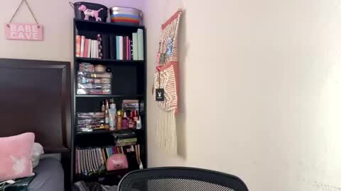 Snapshot of vanillapuddingpie chatting on 09-09-25, 04:50 vanillapuddingpie online show from 09-09-25, 04:50