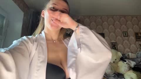Mia online show from 05-07-26, 05:13
