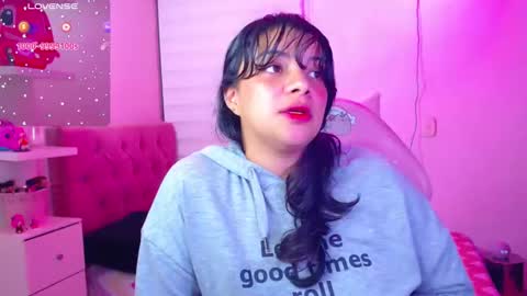 Snapshot of vannessa_shy chatting on 12-10-24, 12:17 Vanesa online show from 12-10-24, 12:17