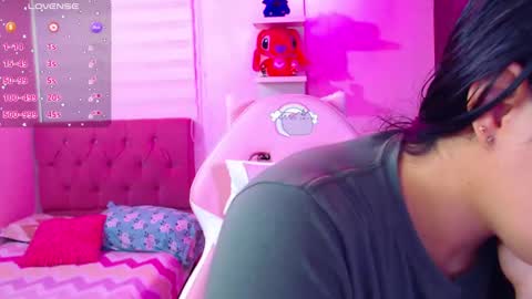 Snapshot of vannessa_shy chatting on 12-27-24, 08:39 Vanesa online show from 12-27-24, 08:39