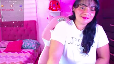 Snapshot of vannessa_shy chatting on 01-13-25, 09:42 Vanesa online show from 01-13-25, 09:42