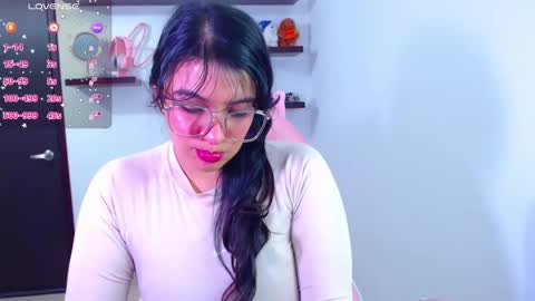 Snapshot of vannessa_shy chatting on 02-08-25, 04:04 Vanesa online show from 02-08-25, 04:04