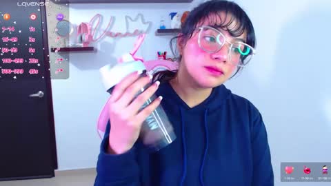 Snapshot of vannessa_shy chatting on 02-13-25, 10:11 Vanesa online show from 02-13-25, 10:11