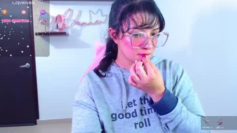 Snapshot of vannessa_shy chatting on 02-15-25, 06:01 Vanesa online show from 02-15-25, 06:01