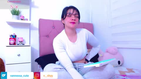 Snapshot of vannessa_shy chatting on 09-11-25, 10:32 Vanesa online show from 09-11-25, 10:32