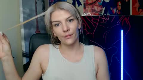 Vanessa online show from 05-18-26, 03:07