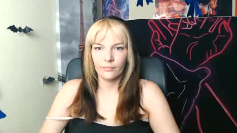 Snapshot of vanrey_ chatting on 06-21-26, 06:38 Vanessa online show from 06-21-26, 06:38