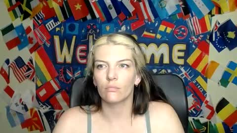 Snapshot of vanrey_ chatting on 06-22-26, 07:38 Vanessa online show from 06-22-26, 07:38