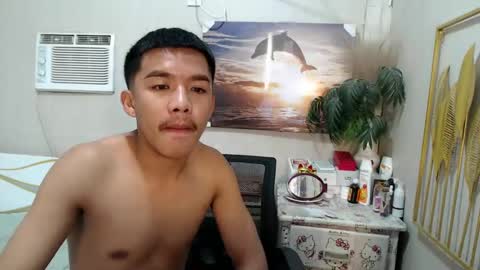 Snapshot of vanxxx2005 chatting on 03-10-25, 01:45 vanxxx2005 online show from 03-10-25, 01:45