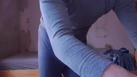 Snapshot of vanya101 chatting on 02-12-25, 12:55 Vanya Gold online show from 02-12-25, 12:55