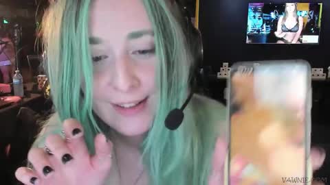 Vawnie Voulphie online show from 10-19-25, 05:24