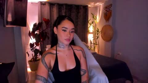 Snapshot of vayolett_bass chatting on 07-10-26, 03:44 Vayolett Bass online show from 07-10-26, 03:44