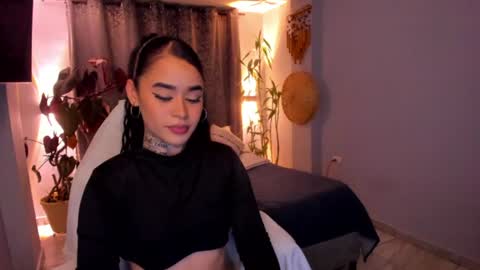Snapshot of vayolett_bass chatting on 07-12-26, 06:26 Vayolett Bass online show from 07-12-26, 06:26