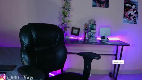 Vayolett online show from 01-15-25, 02:02