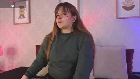 Vee Simons online show from 10-27-25, 07:40