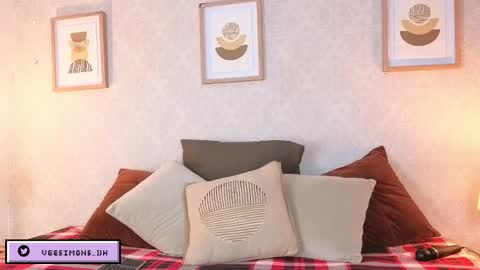 Vee Simons online show from 03-07-26, 07:44