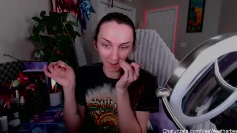 Snapshot of veeweatherbee chatting on 01-03-25, 06:14 Violet Weatherbee online show from 01-03-25, 06:14