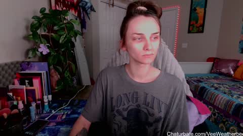 Snapshot of veeweatherbee chatting on 01-27-25, 10:38 Violet Weatherbee online show from 01-27-25, 10:38