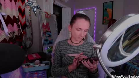 Snapshot of veeweatherbee chatting on 04-28-26, 12:53 Violet Weatherbee online show from 04-28-26, 12:53