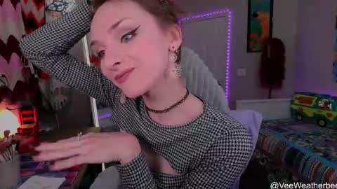 Snapshot of veeweatherbee chatting on 04-28-26, 02:27 Violet Weatherbee online show from 04-28-26, 02:27