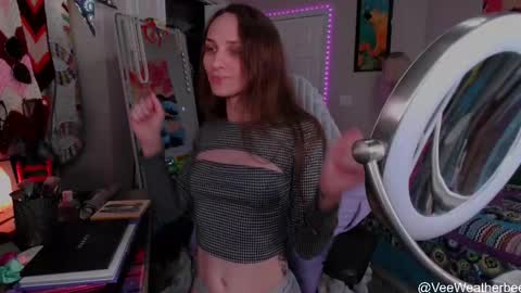 Snapshot of veeweatherbee chatting on 05-12-26, 12:41 Violet Weatherbee online show from 05-12-26, 12:41