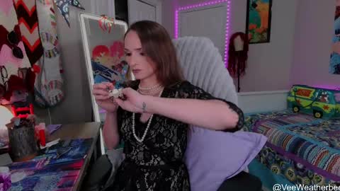 Snapshot of veeweatherbee chatting on 05-16-26, 12:18 Violet Weatherbee online show from 05-16-26, 12:18