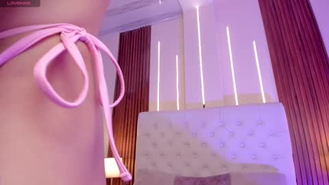 Snapshot of vega_roux chatting on 10-06-25, 06:16 VEGA online show from 10-06-25, 06:16