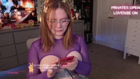 Snapshot of vegas_romance chatting on 04-21-26, 03:35 vegas_romance online show from 04-21-26, 03:35