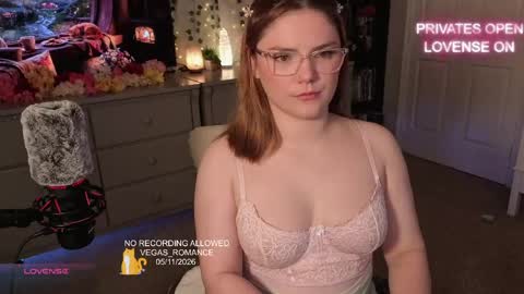 Snapshot of vegas_romance chatting on 05-12-26, 03:25 vegas_romance online show from 05-12-26, 03:25