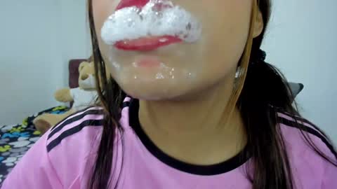 Snapshot of veky_saliva01 chatting on 01-18-25, 06:43 camila online show from 01-18-25, 06:43