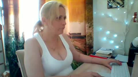 velka_raspberry online show from 07-23-26, 03:32