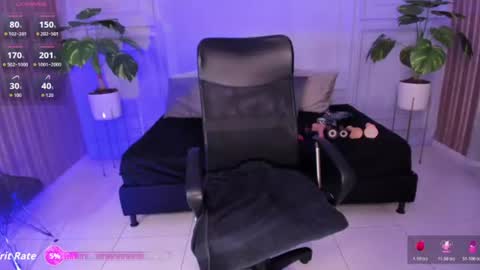 Snapshot of velkarowland chatting on 06-20-26, 03:53 Velka online show from 06-20-26, 03:53