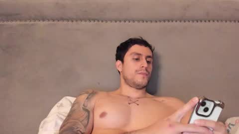 Snapshot of velkoz7 chatting on 02-11-26, 03:33 Emm online show from 02-11-26, 03:33