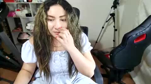 Snapshot of vellarossa chatting on 04-28-26, 04:39 Im VelaI will be Christmas and New Year with my family December 22 to January 13 I will miss you guys. online show from 04-28-26, 04:39