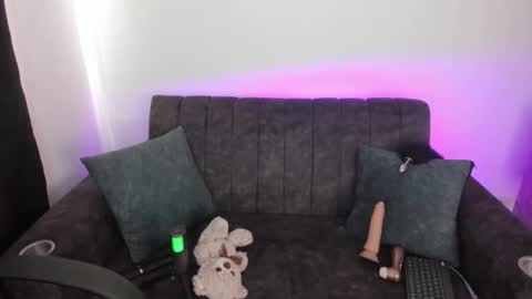 velmoon online show from 12-19-25, 05:53