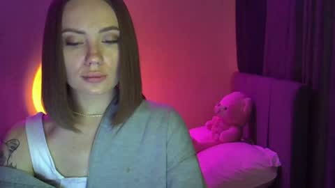 Snapshot of velour_myst chatting on 06-19-26, 05:50 velour_myst online show from 06-19-26, 05:50