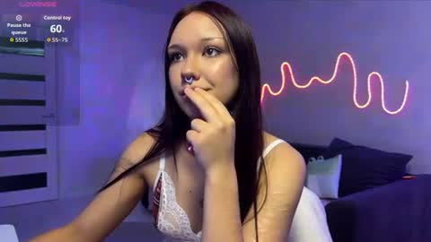 Snapshot of velunie chatting on 07-19-26, 02:54 velunie online show from 07-19-26, 02:54
