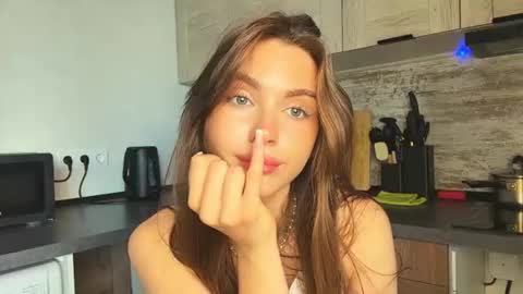 Snapshot of veluxe chatting on 06-24-26, 04:06 Nia online show from 06-24-26, 04:06