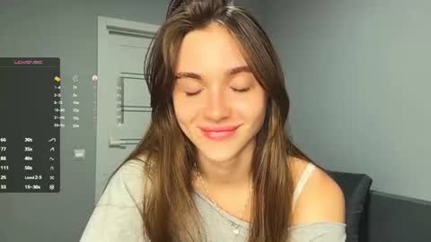 Snapshot of veluxe chatting on 07-15-26, 04:12 Nia online show from 07-15-26, 04:12