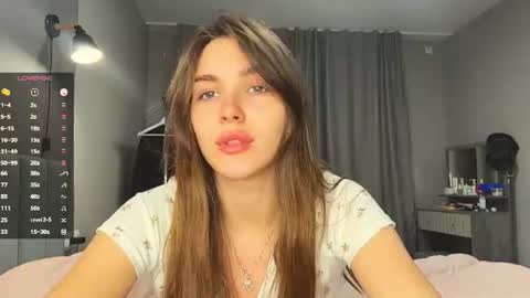 Snapshot of veluxe chatting on 07-19-26, 05:27 Nia online show from 07-19-26, 05:27