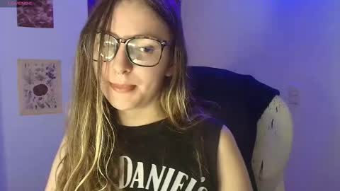 Snapshot of velvet__moon chatting on 03-02-26, 04:14 Sophi online show from 03-02-26, 04:14