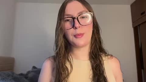 Snapshot of velvet__moon chatting on 06-03-26, 06:02 Sophi online show from 06-03-26, 06:02