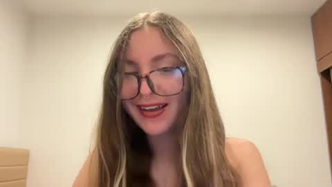 Snapshot of velvet__moon chatting on 07-14-26, 06:29 Sophi online show from 07-14-26, 06:29