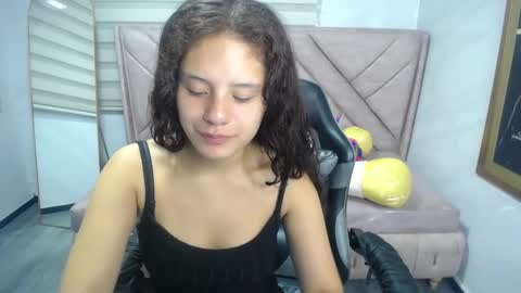 velvet_moon_v online show from 09-10-25, 01:11