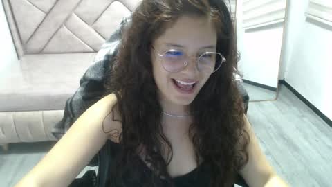 velvet_moon_v online show from 03-26-26, 08:14