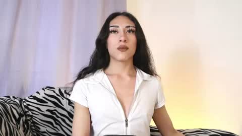 Snapshot of velvet_raze chatting on 06-10-26, 12:48 Velvet online show from 06-10-26, 12:48