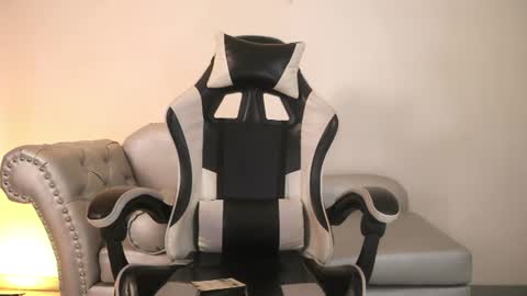 Snapshot of velvet_raze chatting on 06-23-26, 12:36 Velvet online show from 06-23-26, 12:36